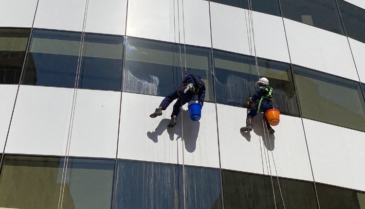 facade cleaning services in muscat