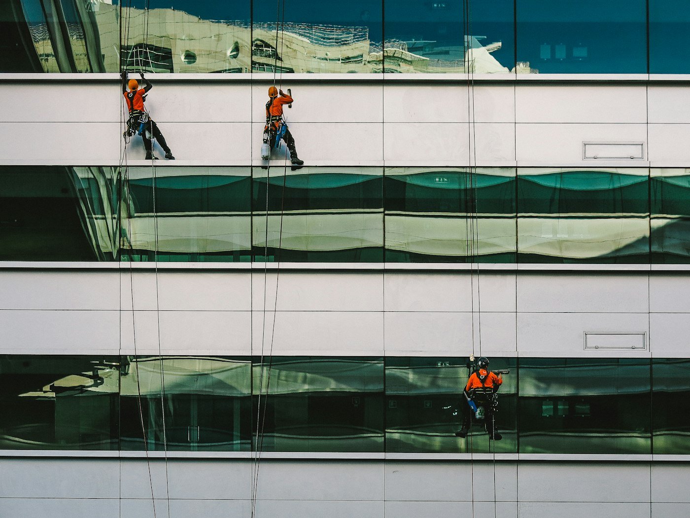 Why Facade Cleaning Matters in Muscat’s Climate