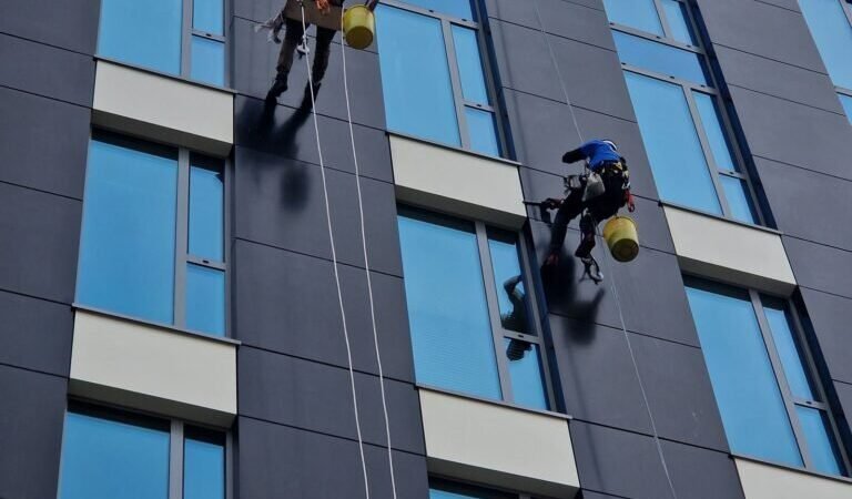 Facade Cleaning in Muscat & Salalah: How Rope Access Works